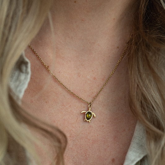 Turtle Mono Necklace Gold