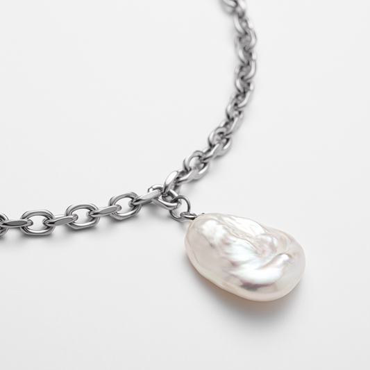 Treasures of the Sea Pearl Necklace Silver