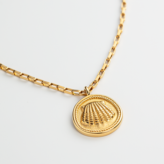 Scallop Necklace Gold