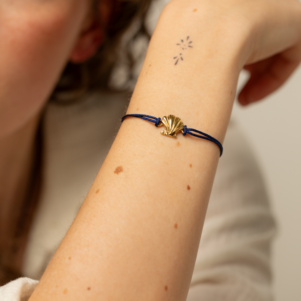 Scallop Blue Nylon Armkette Gold