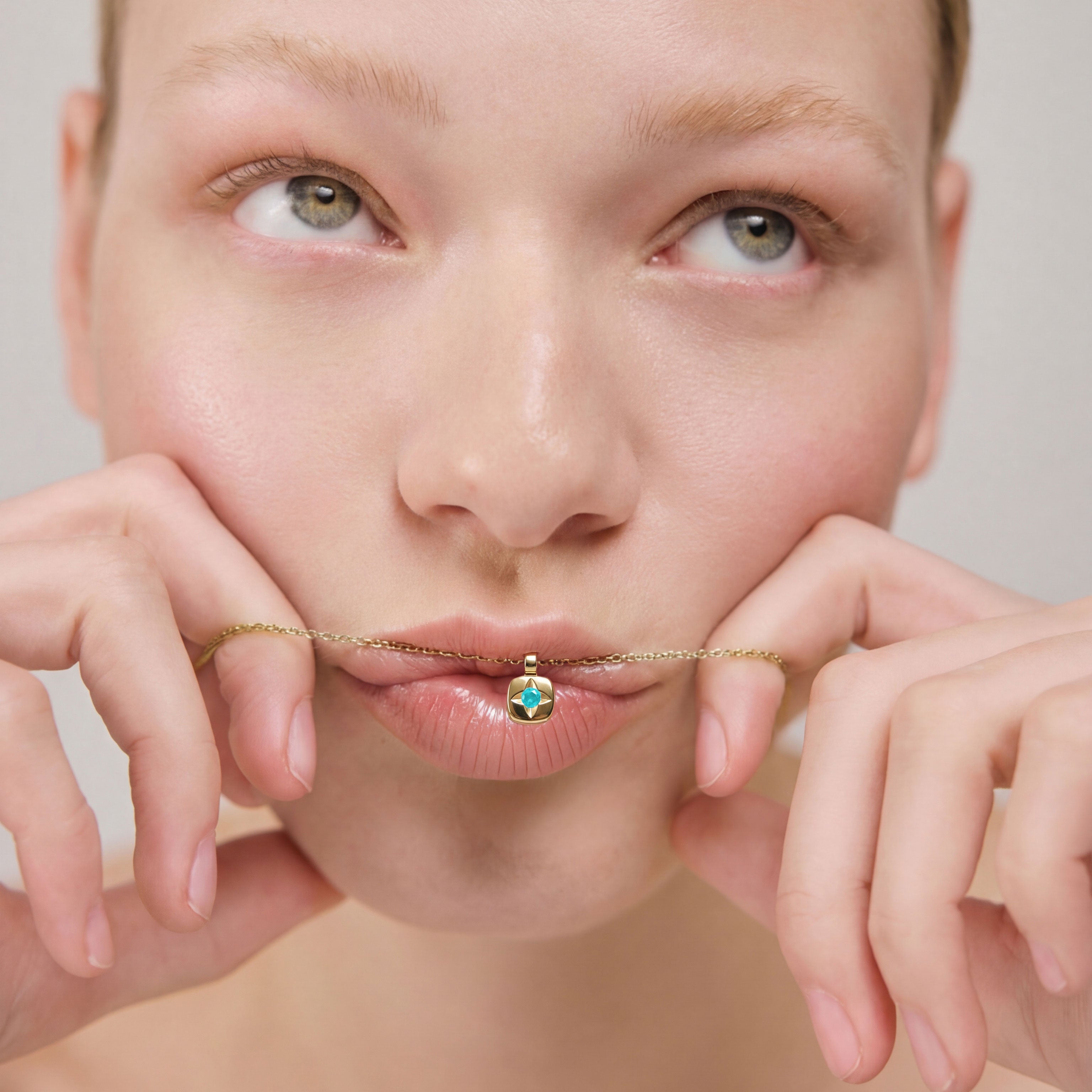 Set Birthstone Charm May und Halskette Gold