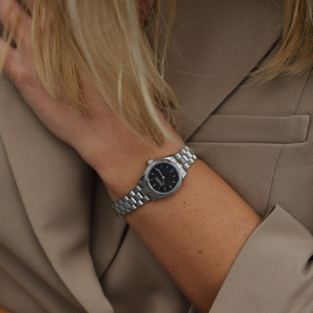 Petit Soleil Round Uhr Silber Schwarz