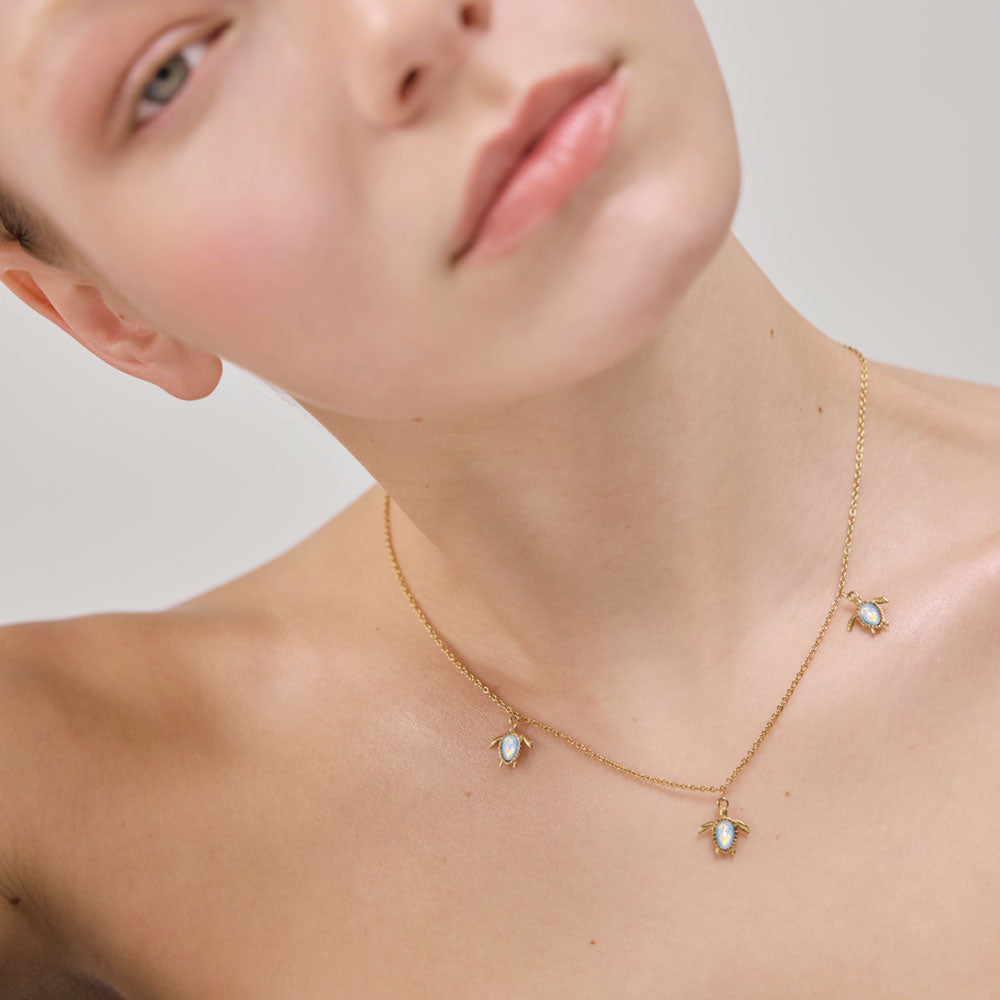 Turtle Necklace White Breeze Gold