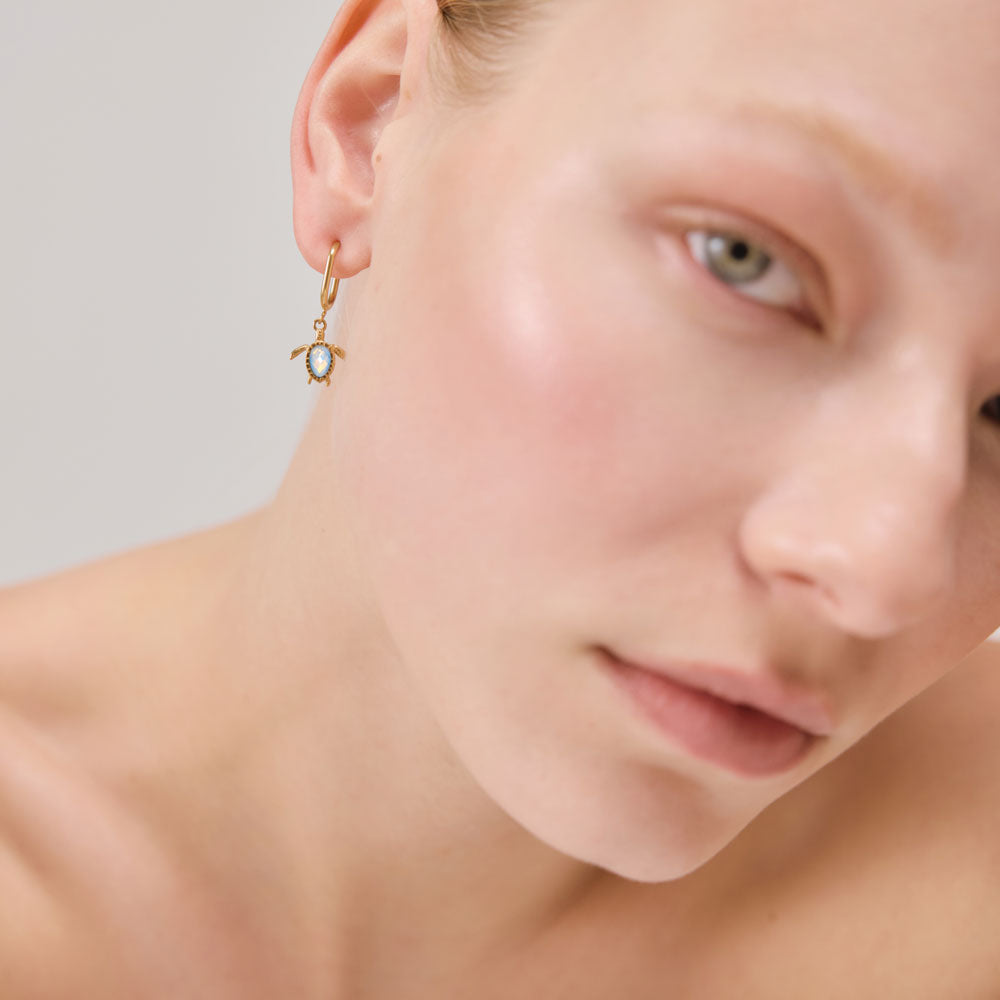 Turtle Hoops Earring White Breeze Gold