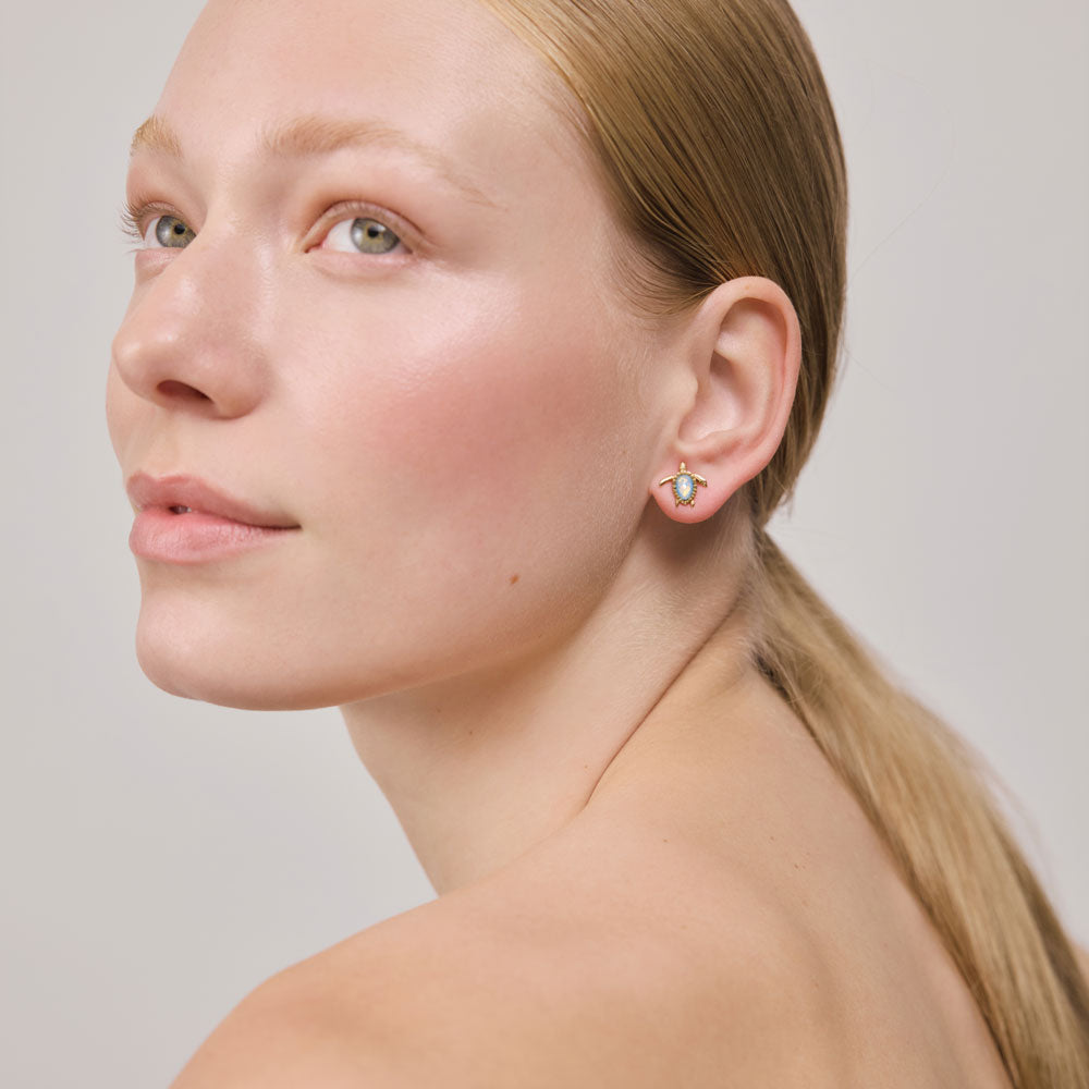 Turtle Earring White Breeze Gold