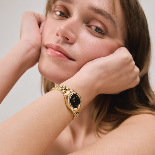 Petit Soleil Round Watch Gold Black