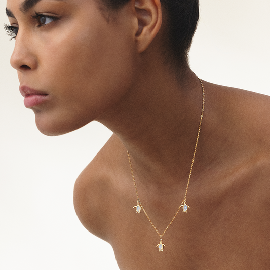 Turtle Necklace White Breeze Gold