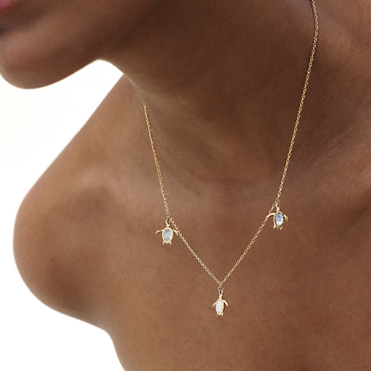 Turtle Necklace White Breeze Gold
