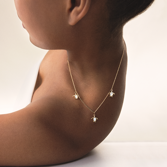 Turtle Necklace White Breeze Gold