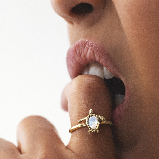 Turtle Ring White Breeze Gold