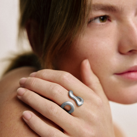 Waves Embrace Ring Silber