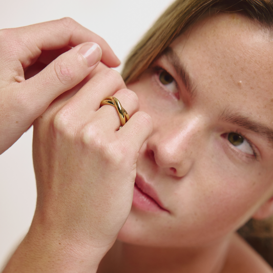 Waves Twisted Ring Gold