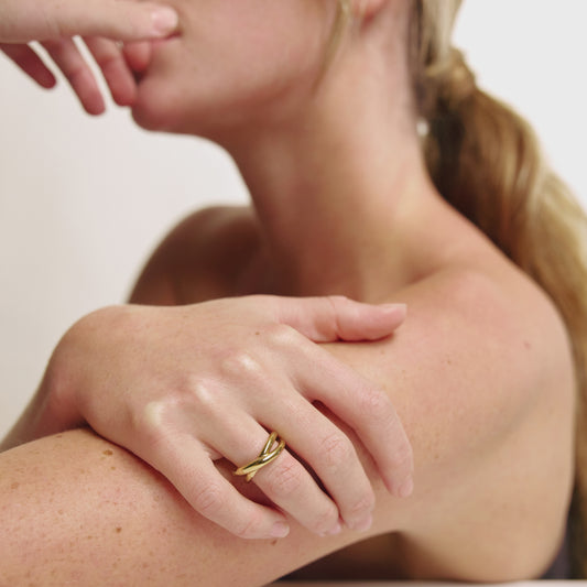 Waves Twisted Ring Gold