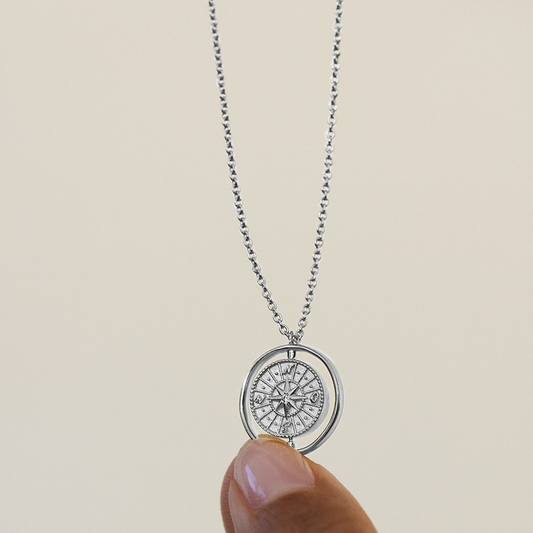 Windrose Twister Necklace Silver