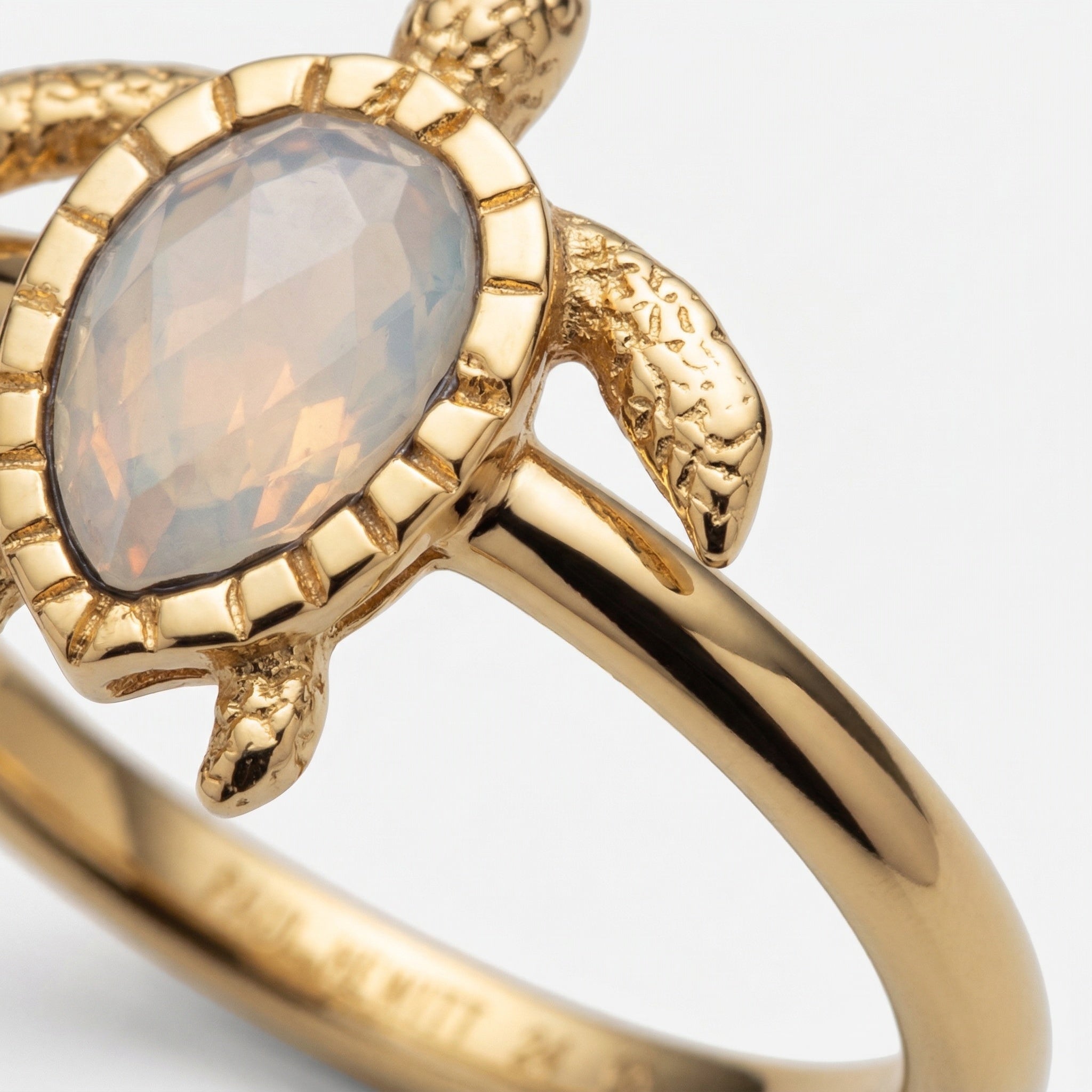 Turtle Ring White Breeze Gold